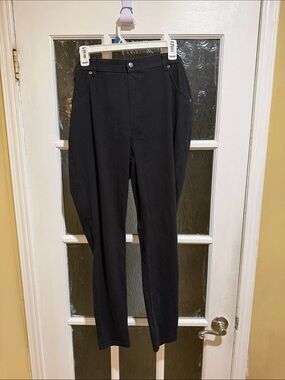 HUE Black High-Rise Straight Pants